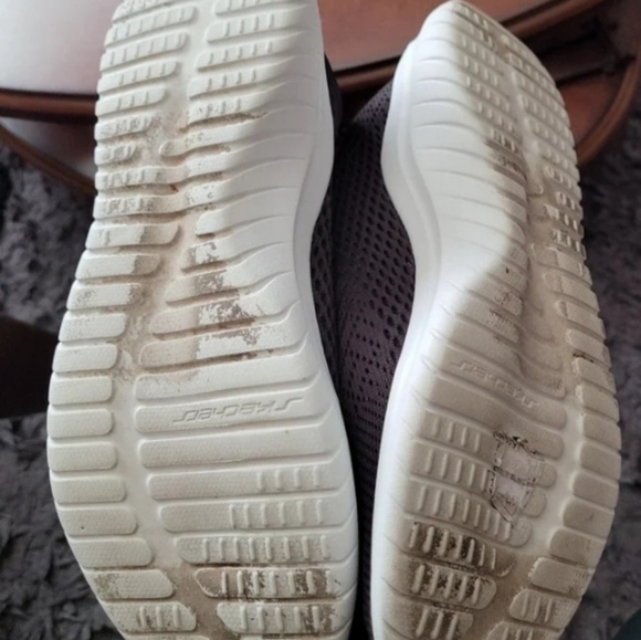 Men's Skechers size 9 - Picture 6 of 6